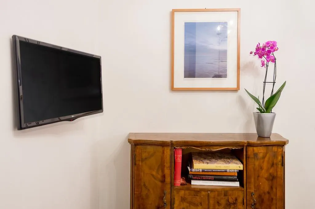 L'8 Boutique Design Apartments Bologna 0*,  Italy