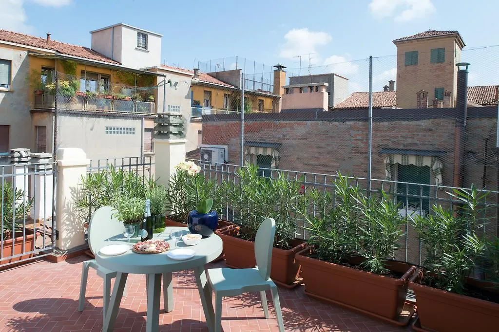 L'8 Boutique Design Apartments Bologna 0*,